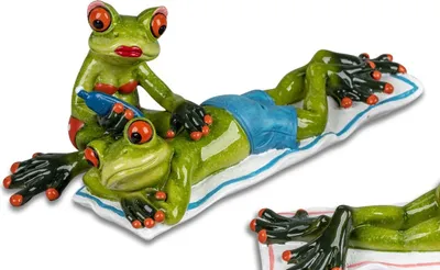 Produktbild von Dekofigur Froschpaar am Strand Mann auf Liege L. 20cm Formano Froschhausen