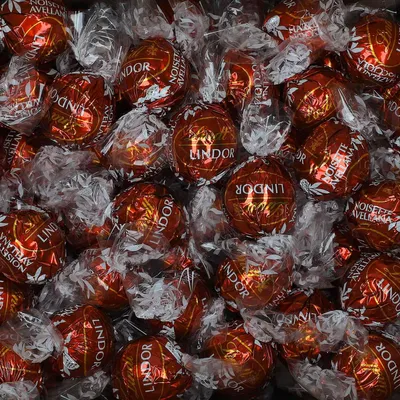 Produktbild von Lindt Lindor Kugeln Haselnuss 3kg, KI-generiertes Bild