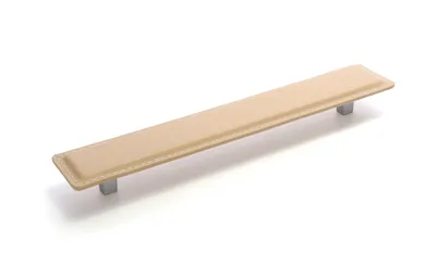 Obrázok produktu pre Rujzdesign nábytková úchytka 516.30 F - povrch: koža béžová + hliník lakovaný, rozteč: 128 mm