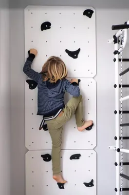 Produktbild von Weiß Kletterwand Indoor für Kinder mit Griffe | Klettergerüst Kinderzimmer
