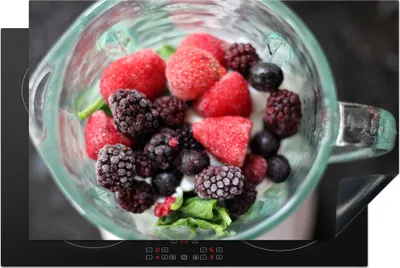Produktbild von KitchenYeah© Herdabdeckplatte Gefrorene Beeren in einem Mixer , 81x52cm, Küche Deko, Glaskeramikkochfeld Herdabdeckung, Abdeckplatte fùr Kochfeld
