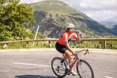 Obrázek produktu pro Sportovní láhev – zlatá – 710 ml – ideální pro cyklistiku