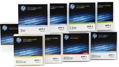 Produktbild von HP LTO-2 Ultrium 400GB Eco Case Data Cartridges 5 Pack, 10 - 45 °C, 50 - 113 °F, 12.65 mm, 609 m, 120 x 145 x 122 mm, Rot