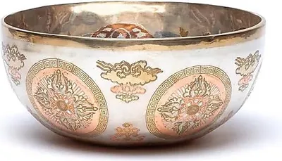 Zdjęcie produktu dla Posrebrzana Misa Śpiewająca Budda Siakjamuni - ±21cm; ±1100-1200g