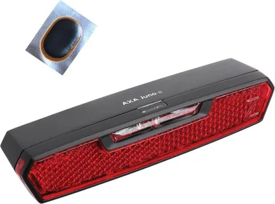 Zdjęcie produktu dla Tylne światło dynamiczne do roweru AXA Juno-BA 80 mm z funkcją automatycznego wyłączania i zestawem naprawczym do dętki