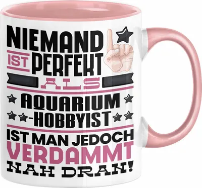 Produktbild von Aquarium-Hobbyist Geschenk Tasse Lustige Geschenkidee für Aquarium-Hobbyist Geburtstag Kaffee-Becher Niemand Ist Perfekt Aber Als Aquarium-Hobbyist Ist Man Nah Dran (Rosa)