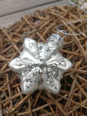 Produktbild von Christbaumkugel Schneeflocke Zilia 6-zackig, silber