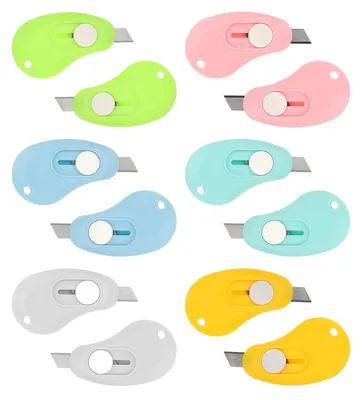 Immagine prodotto di Piccoli coltellini retrattili, confezione da 12 pezzi, ideali per buste e pacchi. Colori assortiti