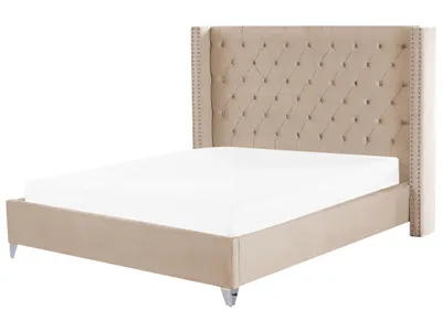 Produktbild von BELIANI Bett Beige Samt mit Lattenrost 180 x 200 cm Hohes Gestepptes Kopfteil Knopfheftung Nieten Chesterfield Stil Retro Doppelbett Schlafzimmer