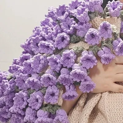 Produktbild von Solidchoice – Handgefertigte Blumendecke in Lilafarb für Dekoration und als Geschenk