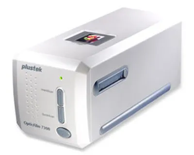 Produktbild von Plustek OpticFilm 7300, 36.8 x 25.4 mm, Einzelbogenförderung, CCD, USB 2.0, 1.5 kg, CD-ROM USB