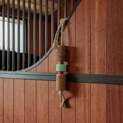 Immagine prodotto di Grooming Deluxe in legno per cavalli Relax con leccata diOnesize