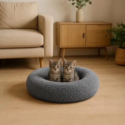 Produktbild von belviona Donut Katzenbett, weiches Katzenkörbchen mit flauschigem Plüsch, rutschfest & gemütlich, 50 cm Durchmesser, dunkelgrau, KI-generiertes Bild
