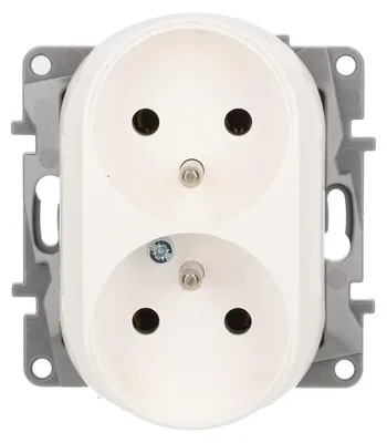 Image de Legrand Niloe prise double mise à la terre sans couvercle 2x2P+Z pour cadre blanc (764562)