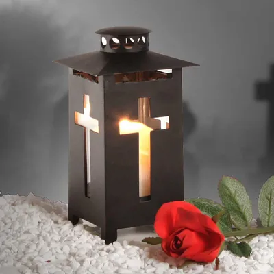 Produktbild von Grablaterne Metall mit Kreuzdekor ausgestanzt Grablicht Zwei Größen wählbar Laterne für Grab Friedhof Gedenklicht Deko - 9 x 9 x 16 cm