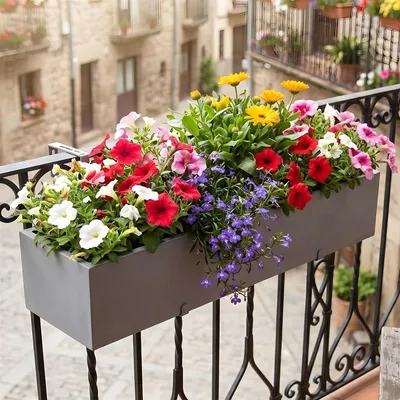 Produktbild von Balkon Blumenkasten "Grau" aus Metall, Pflanzkasten 90 cm lang, Balkonkasten mit integriertem Wasserablauf, Pflanzgefäß für Drinnen & Draußen