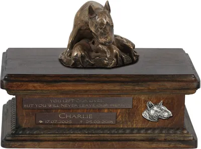 Zdjęcie produktu dla Bull Terrier VIII - urna na psie prochy, personalizowana urna ze statuetką, drewniana urna z psem marki Art-Dog