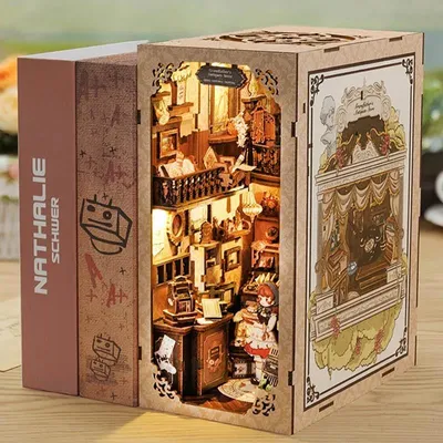 Produktbild von DIY Book Nook Antiquitätenladen - 3D-Puzzle - 349 Teile - Miniaturhaus - mit LED-Licht