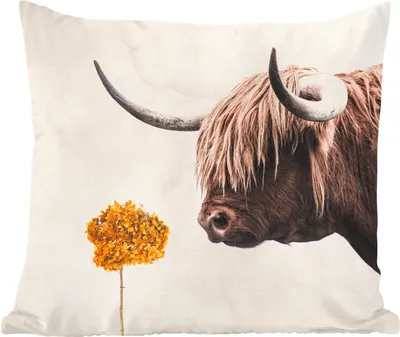 Produktbild von MuchoWow® Zierkissen Sofakissen Wohnzimmer Dekokissen 40x40 cm Schottisches Hochlandrind - Kuh - Blume - Foto Kissen - Schlafzimmer Dekoration