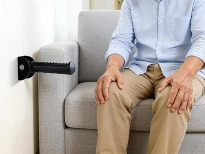 Productafbeelding van Veiligheidshek voor trap en gang, wandbevestiging, antisliphandgreep, geschikt voor senioren, draagvermogen tot 136 kg, zwart.
