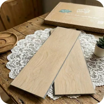 Produktbild von Muster Klick Vinylboden Eiche beige Maja Holzoptik mit Trittschalldämmung