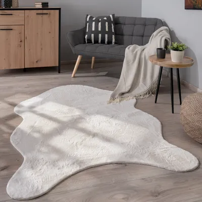 Produktbild von Teppich Wohnzimmer Kurzflor Modernes Kunstfell Fellform Weich Einfarbig Rutschfest Grösse 120x160 cm Fell-form