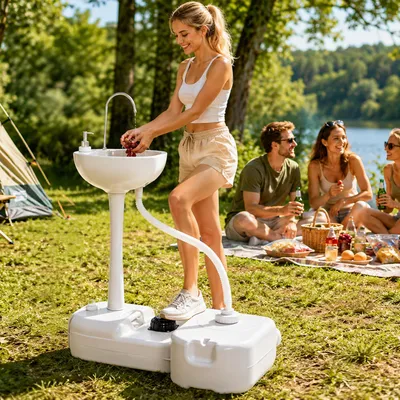 Produktbild von Tragbares Camping-Waschbecken – mit Abwasserbehälter, 17-Liter-Wassertank, Flüssigseifenspender und Fußpumpe – 83 x 50 x 103 cm – Weiß