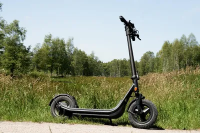 Immagine prodotto di EGRET E-Scooter omologato per la circolazione stradale (ABE), autonomia 90 km, pneumatici fuoristrada da 12,5", sospensioni, freni a disco, doppio indicatore di direzione, app – X ultra