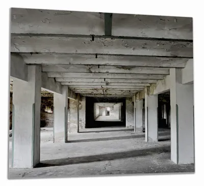 Produktbild von Wallario Herdabdeckplatte aus Glas, Größe 60 x 52 cm 1-teilig, Motiv Alte Industriehalle - einsame Lagerhalle einer Brauerei