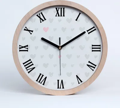 Produktbild von Holzuhr 30fi cm wanduhr - schwarze Spitzen - Herzen Hintergrund