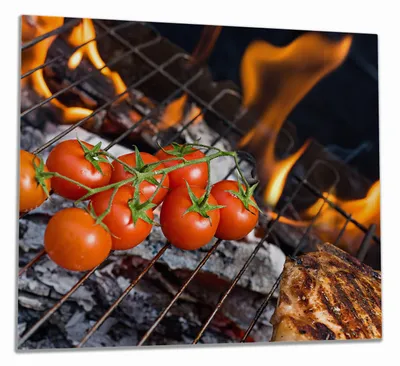 Produktbild von Wallario Herdabdeckplatte aus Glas, Größe 60 x 52 cm 1-teilig, Motiv Tomaten und Steak auf einem Grill