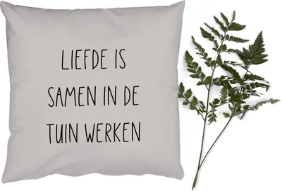Produktbild von MuchoWow® Zierkissen Sofakissen Wohnzimmer Dekokissen 50x50 cm Liebe ist die gemeinsame Arbeit im Garten - Text - Liebeszitate - Gartenarbeit - Komfort - Sofakissen
