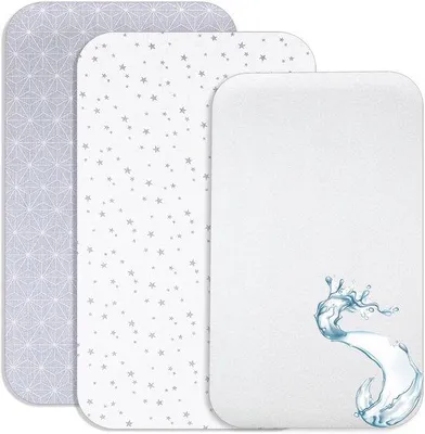 Image de Ensemble pour lit bébé Unyqoos® – 2 x draps-housse 90x55 cm (100% coton) + 1 x protection de matelas 100% imperméable, respirante et douce pour la peau, fabriquée en Europe