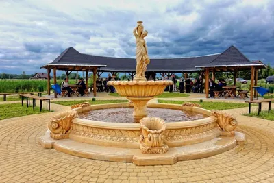 Produktbild von Casa Padrino Barock Springbrunnen / Gartenbrunnen Ø 445 x H. 251 cm - Prunkvoller Brunnen mit Meermuschel Wasserspeier