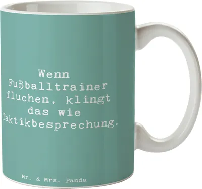 Produktbild von Mr. & Mrs. Panda Keramiktasse Spruch Fußballtrainer Taktik - Meeresbrise - Geschenk, Kaffeebecher, Spielerentwicklung, humorvolle Fußballzitate, Teetasse, Spielfeld
