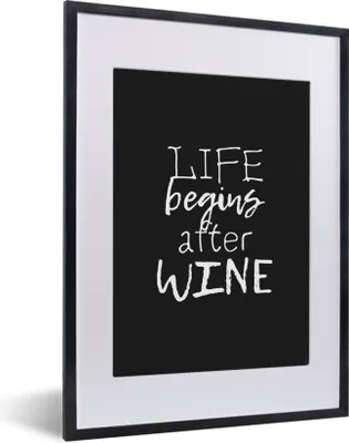 Produktbild von MuchoWow® MuchoWow® Gerahmtes Poster Das Leben beginnt nach dem Wein - Wein - Zeit zum Trinken - Text - Sprichwörter 30x40 cm - Poster mit zchwarzem Bilderrahmen - Wandposter Schlafzimmer