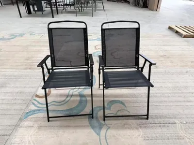 Zdjęcie produktu dla Zestaw 2 krzeseł ogrodowych – krzesło składane, krzesło kempingowe – metalowa rama 50 x 65 x 92 cm – nośność do 150 kg – z podłokietnikami i oparciem – kolor czarny