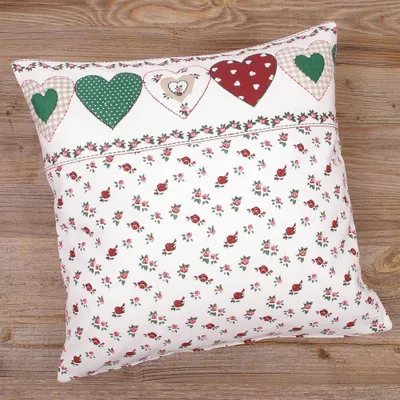 Produktbild von Kissen-Bezug 40x40 cm Landhaus-Stil Herz Blumen weiß Baumwolle