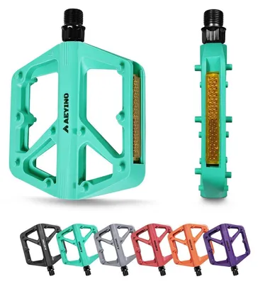 Obrázek produktu pro Pedály na kolo, nylonová platforma, závit 9/16", s reflexními prvky a protiskluzovými hroty