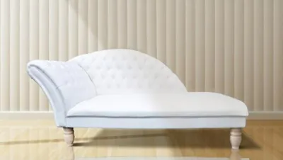 Image de Canapé Chesterfield en cuir marron moderne