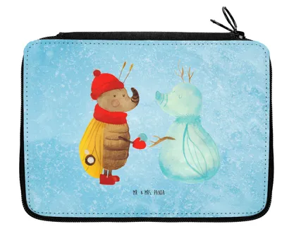 Produktbild von Mr. & Mrs. Panda Federtasche Nachtfalter Schneemann - Eisblau - Geschenk, Winter, Schnee, Federmappe, Weihnachten, Weihnachtsgruß, Federmäppchen, Mäppchen, Malmappe, Etui