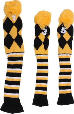 Productafbeelding van Set van 3 gebreide golfkophoezen met een fijn patroon en pompon, ideaal voor reizen, in de kleuren geel en zwart