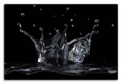 Produktbild von Wallario Frühstücksbrettchen aus Glas 20 x 30 cm mit rutschfesten Füßen, Motiv Aufspritzendes Wasser