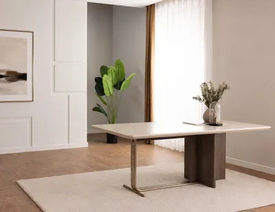 Obrázek produktu pro Moderní jídelní stůl s dřevěnými nohami, elegantní kovová podnož, béžový, stylový