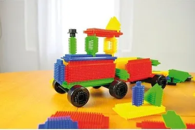 Immagine prodotto di Set di 108 mattoncini da costruzione con borchie.