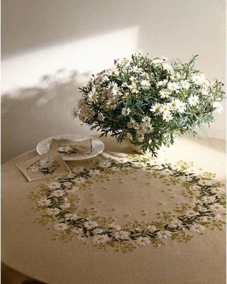 Produktbild von Tischdeckenkreuzstichset - Stickereipaket Tischdecken - Wohnzimmer Dekoration - Handarbeitskit - 130 x 130 cm - Farbwechselnd