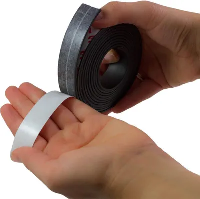 Produktbild von Selbstklebendes Magnetband 12 Meter - Stark und flexibel - Für Poster, Ansichtskarten, Fotos, selbstklebender Magnetstreifen