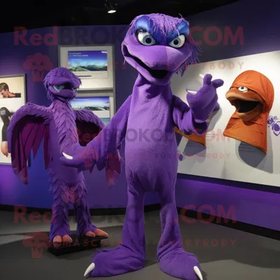 Immagine prodotto di Personaggio del costume della mascotte REDBROKOLY dell Archaeopteryx viola vestito con una tuta e impacchi