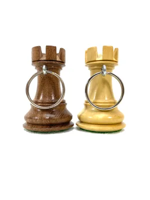 Produktbild von 2x ROOGU Brown&White AKAZIENHOLZ Schlüsselanhänger echte Schachfigur Indien Turm
