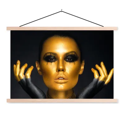 Produktbild von MuchoWow® Textilposter Frau - Porträt - Gold - Luxus - Schwarz 60x40 cm mit holzfarbenen Rahmen - Bilder